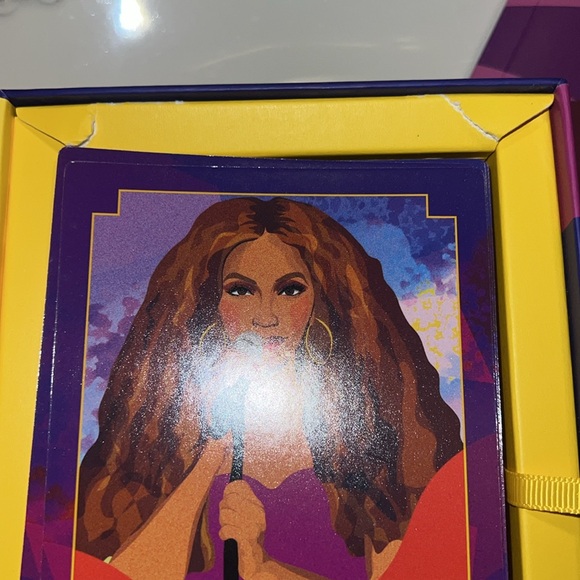 Rare Edition:  The Hip-Hop Queens Oracle Deck and Guidebook - Picture 8 of 8